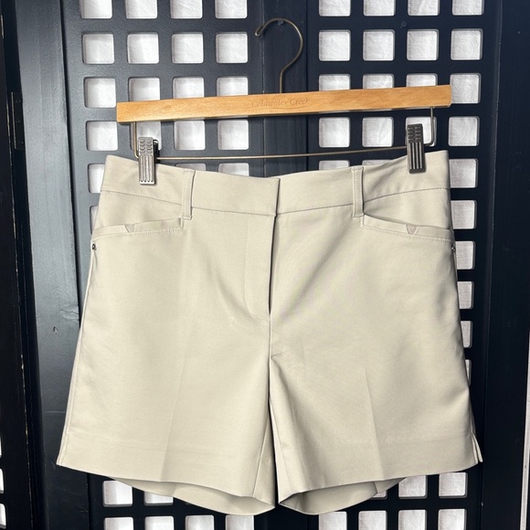 White House Black Market Pants - 🤍 WHBM Cream Tailored 5" Shorts Size 2 Women's NWT Stretch Zip Button 🤍